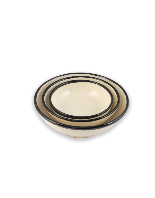 Rimmed salad bowl
